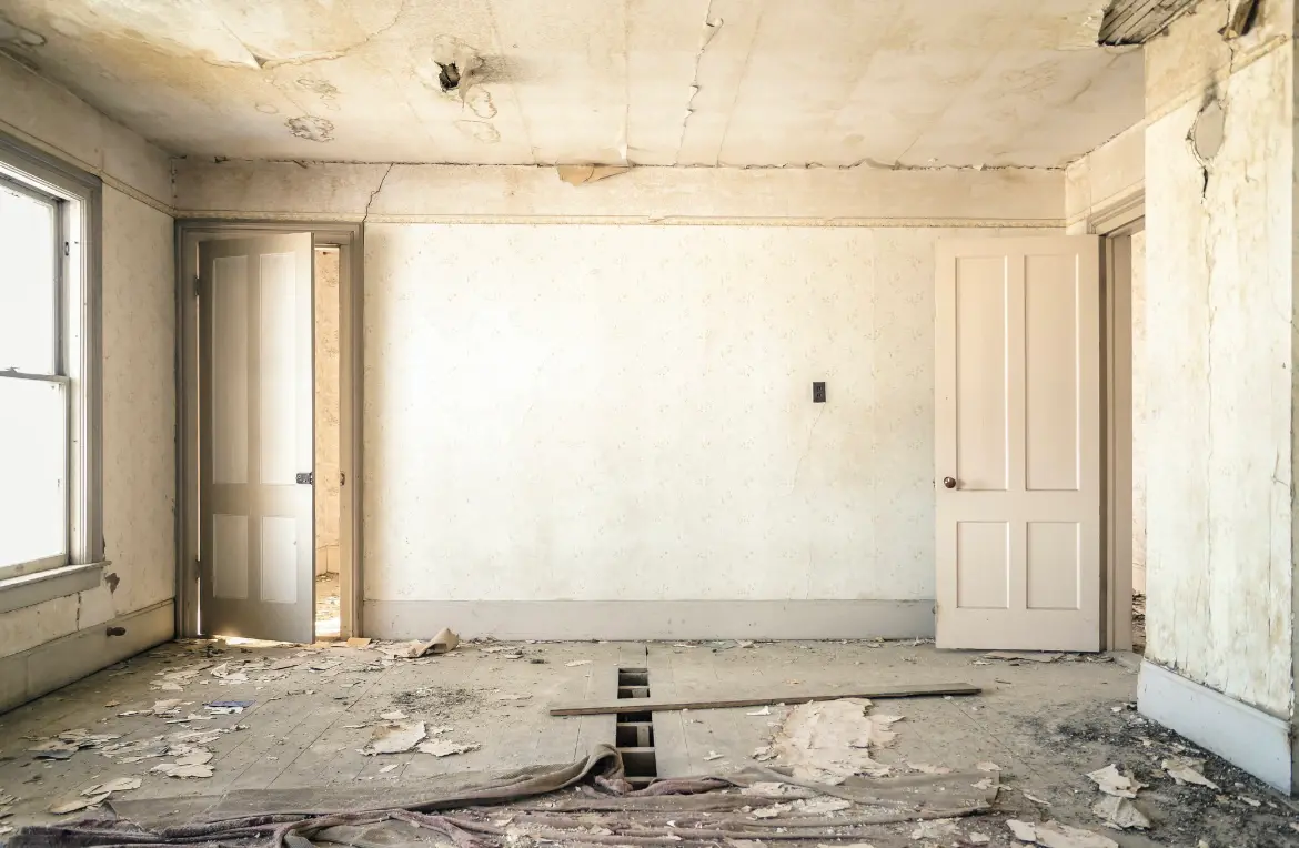 Waste disposal crew managing a cleanout project in Bellefontaine Neighbors